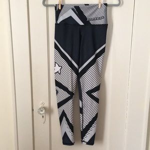 Striker Navy/white/Silver print leggings XS/S - NWOT. Inseam 26”